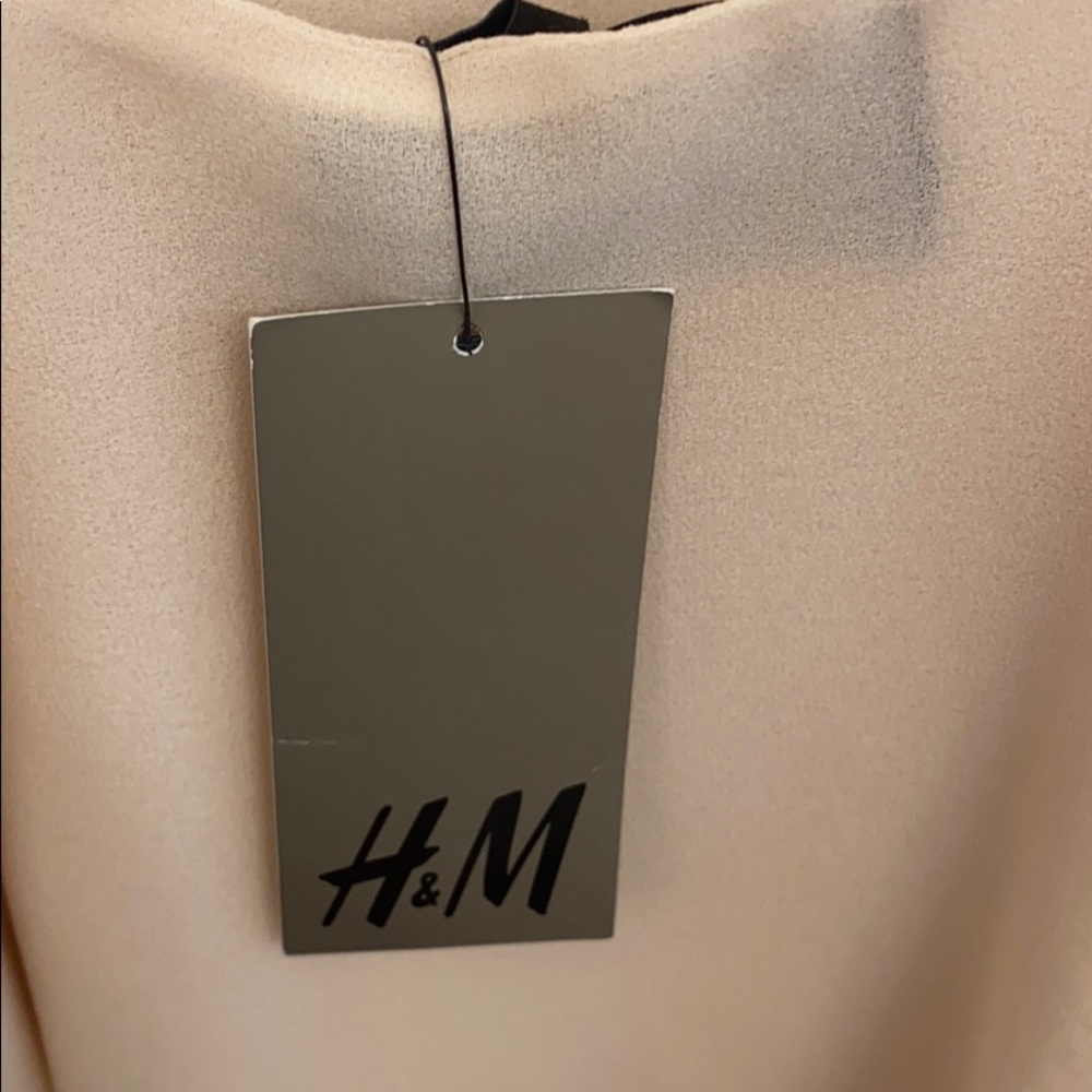 H&M Flowy Top! - Picture 3 of 3